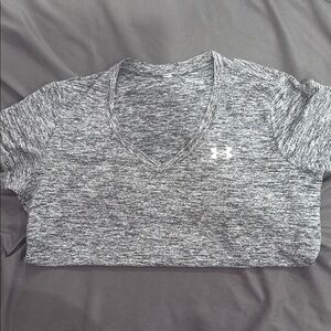 Under Armour Women's heather Gray V-Neck dry fit Top